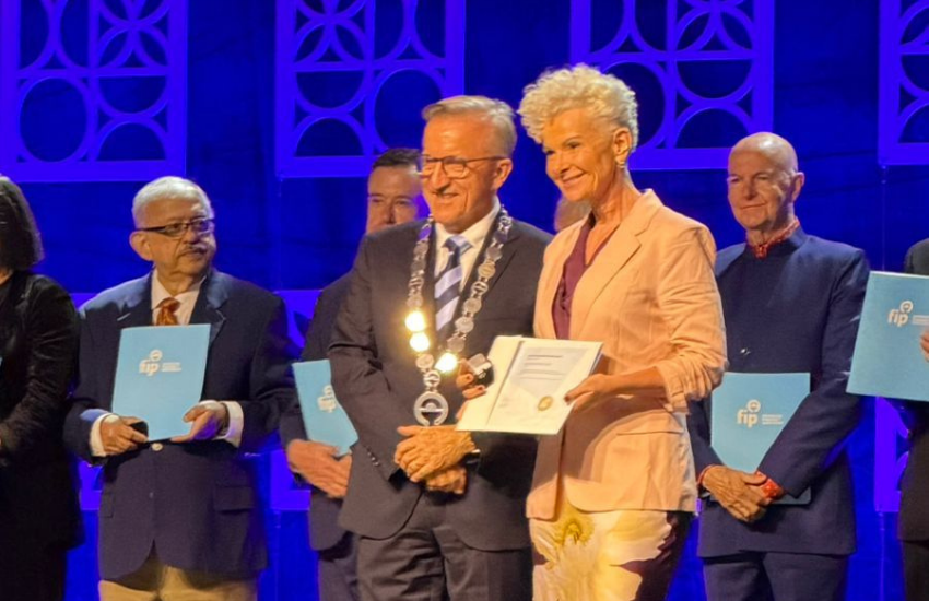 Silvana Nair Leite é homenageada no Congresso Mundial da FIP